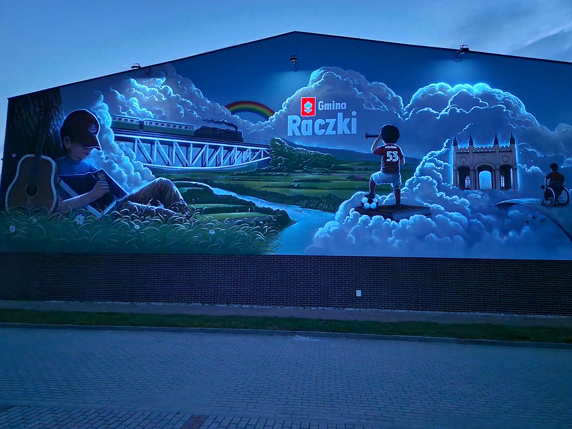 mural, szkoła podstawowa, mural UV, farby ultrafioletowe, montaż lamp UV, pałac Paca, Raczki, Gmina, Wieża widokowa, rospuda, ciuchcia, most
