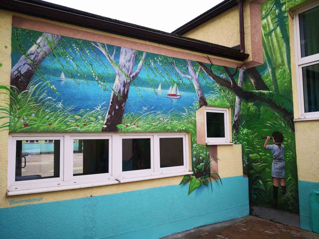 mural w szkole podstawowej 