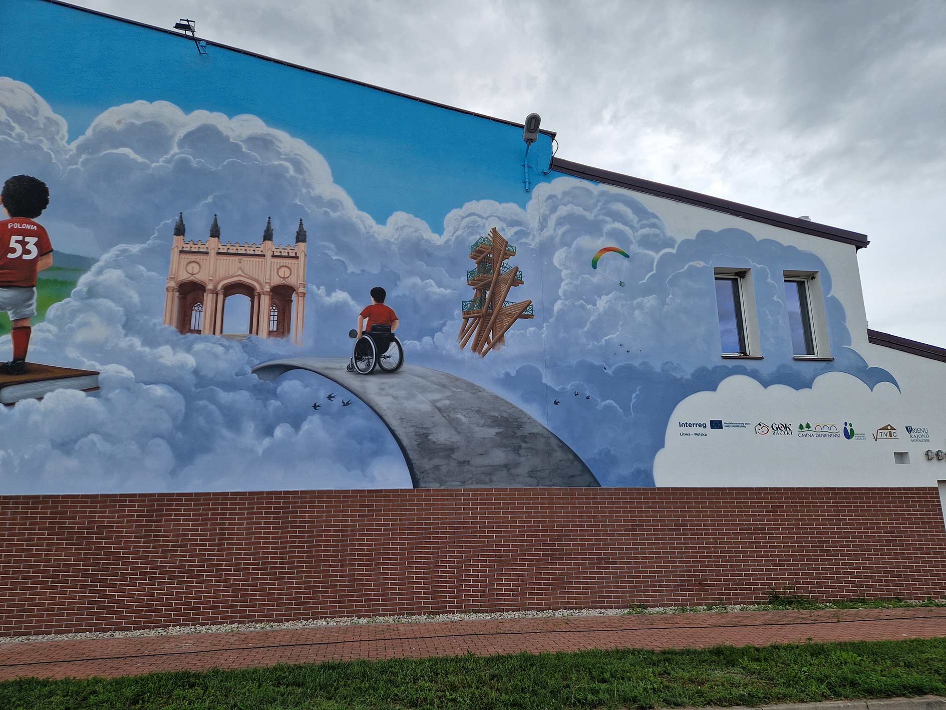 mural, szkoła podstawowa, mural UV, farby ultrafioletowe, montaż lamp UV, pałac Paca, Raczki, Gmina, Wieża widokowa, rospuda, ciuchcia, most