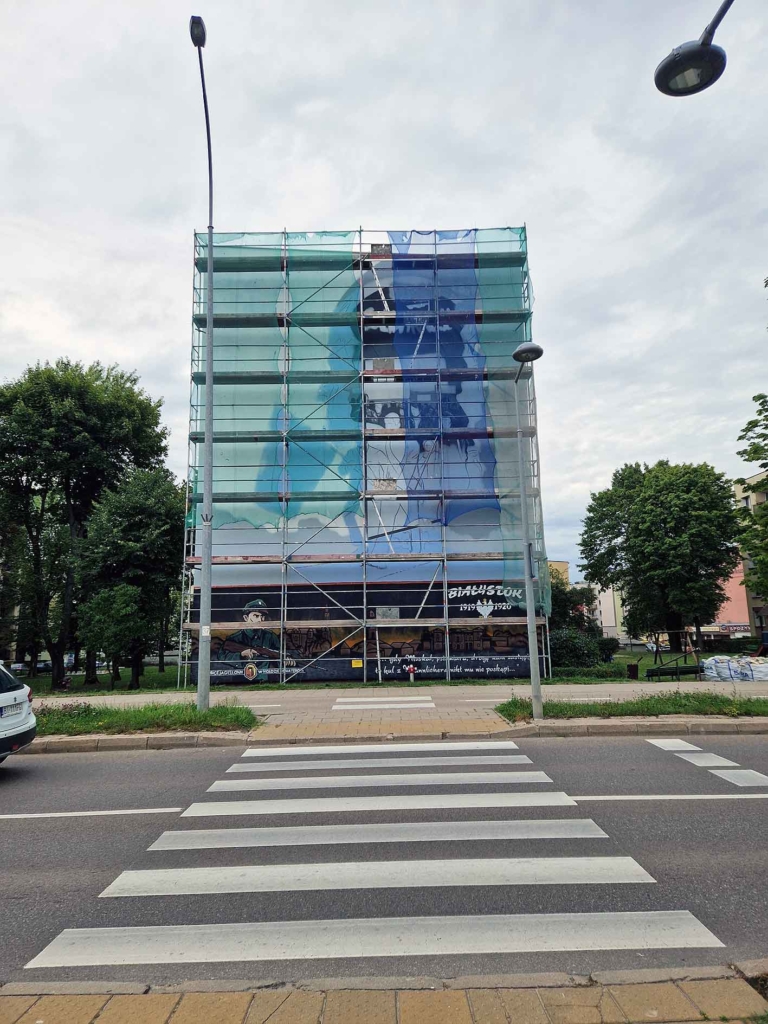 mural-w-trakcie-rusztowanie